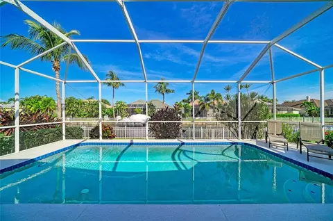 Exterior - 4727 Compass Dr, Bradenton, FL 34208 photo 6 of 14