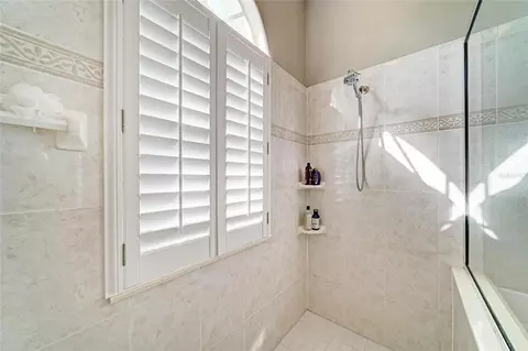 Bath - 4727 Compass Dr, Bradenton, FL 34208 photo 3 of 4