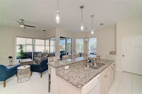 Kitchen - 4727 Compass Dr, Bradenton, FL 34208 photo 5 of 8