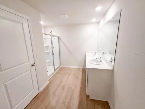 Bath - 11904 Mountain Island Trl, Parrish, FL 34219 photo 2 of 2