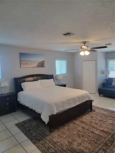 Bedroom - 516 1st Ave E, Bradenton, FL 34208 photo 4 of 10
