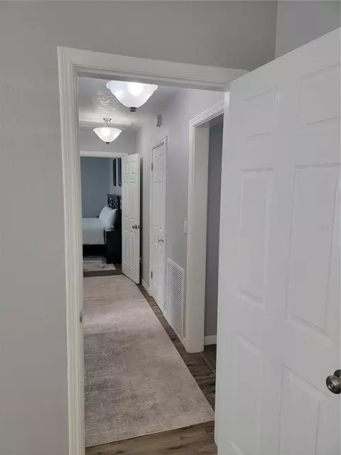 Entry Way - 516 1st Ave E, Bradenton, FL 34208 photo 2 of 4