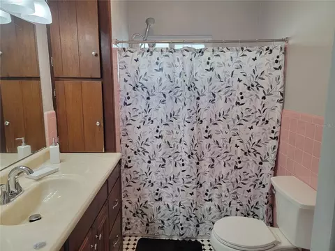 Bath - 516 1st Ave E, Bradenton, FL 34208 photo 1 of 6