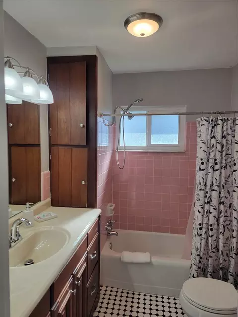 Bath - 516 1st Ave E, Bradenton, FL 34208 photo 6 of 6