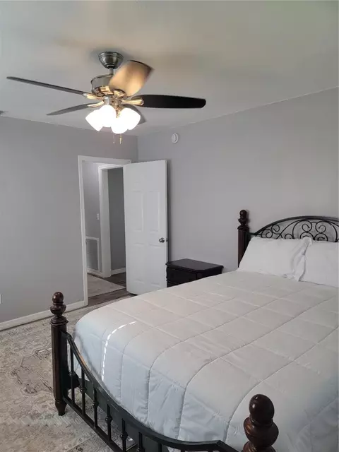 Bedroom - 516 1st Ave E, Bradenton, FL 34208 photo 7 of 10