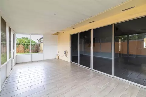 Exterior - 3905 Sandpointe Dr, Bradenton, FL 34205 photo 6 of 9