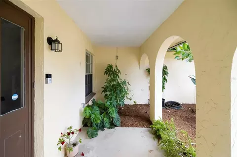 Exterior - 3905 Sandpointe Dr, Bradenton, FL 34205 photo 5 of 9