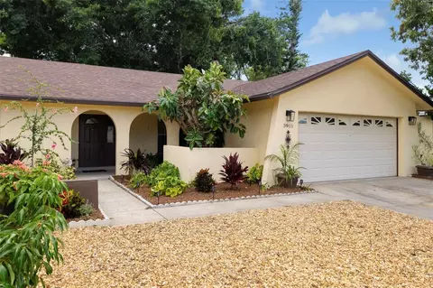 Exterior - 3905 Sandpointe Dr, Bradenton, FL 34205 photo 3 of 9