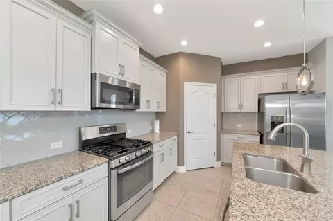 Kitchen - 4715 Canoe Creek Ave, Parrish, FL 34219 photo 2 of 9