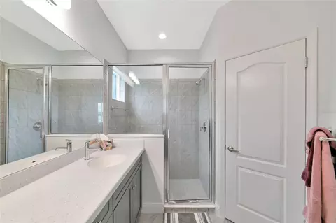 Bath - 4715 Canoe Creek Ave, Parrish, FL 34219 photo 3 of 4