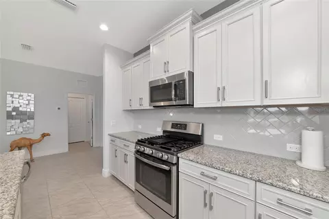 Kitchen - 4715 Canoe Creek Ave, Parrish, FL 34219 photo 4 of 9