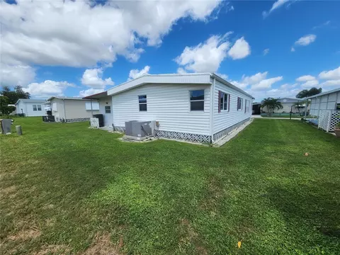 Exterior - 808 53rd Ave E #234, Bradenton, FL 34203 photo 2 of 7