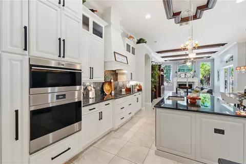 Kitchen - 11432 Savannah Lakes Dr, Parrish, FL 34219 photo 4 of 11