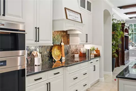 Kitchen - 11432 Savannah Lakes Dr, Parrish, FL 34219 photo 5 of 11