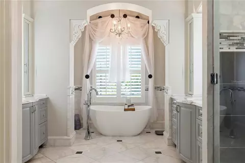 Bath - 11432 Savannah Lakes Dr, Parrish, FL 34219 photo 2 of 9