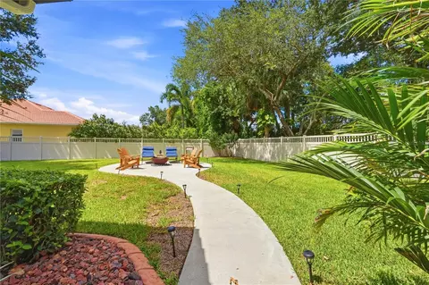 Exterior - 11432 Savannah Lakes Dr, Parrish, FL 34219 photo 15 of 24