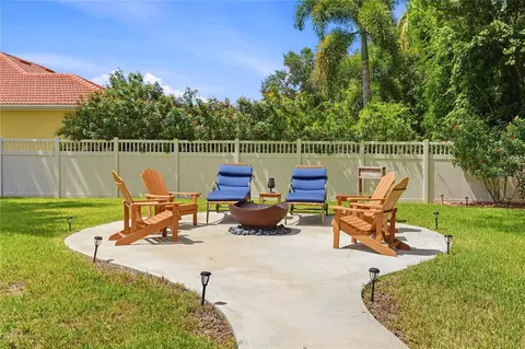 Exterior - 11432 Savannah Lakes Dr, Parrish, FL 34219 photo 16 of 24