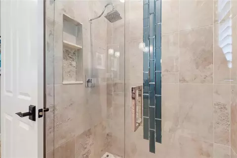 Bath - 11432 Savannah Lakes Dr, Parrish, FL 34219 photo 9 of 9