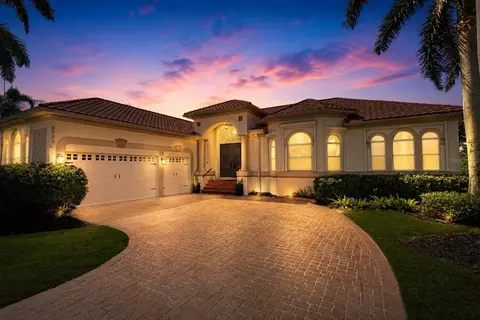 8723 S Lake Cir, Fort Myers, FL 33908