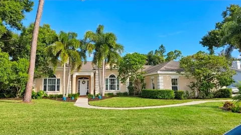 7303 Weeping Willow Dr, Sarasota, FL 34241