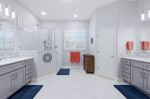 Bath - 6919 67th Ter E, Bradenton, FL 34203 photo 1 of 6