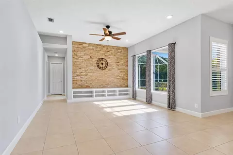 Living - 6919 67th Ter E, Bradenton, FL 34203 photo 2 of 4
