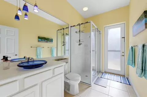Bath - 6919 67th Ter E, Bradenton, FL 34203 photo 6 of 6