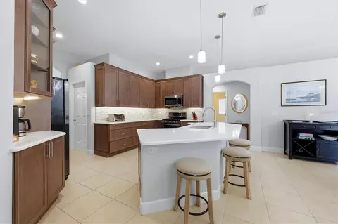 Kitchen - 6919 67th Ter E, Bradenton, FL 34203 photo 1 of 4