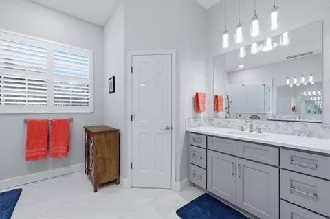 Bath - 6919 67th Ter E, Bradenton, FL 34203 photo 3 of 6