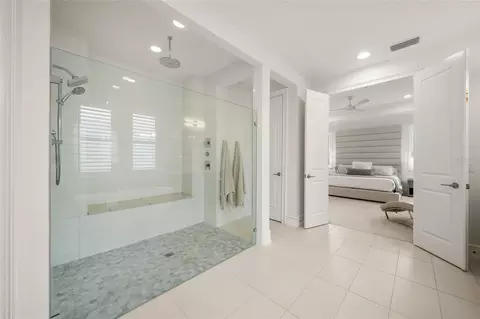 Bath - 11504 Apple Tree Cir, Bradenton, FL 34211 photo 3 of 8