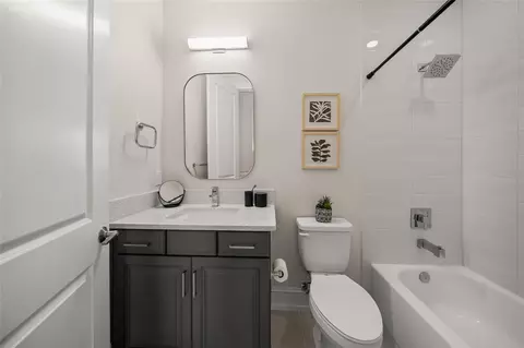 Bath - 11504 Apple Tree Cir, Bradenton, FL 34211 photo 6 of 8
