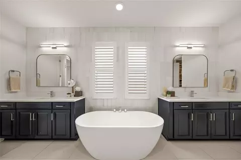 Bath - 11504 Apple Tree Cir, Bradenton, FL 34211 photo 2 of 8