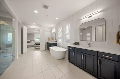 Bath - 11504 Apple Tree Cir, Bradenton, FL 34211 photo 1 of 8