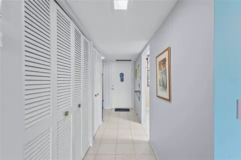 Entry Way - 521 Lakeside Dr, Bradenton, FL 34210 photo 1 of 1