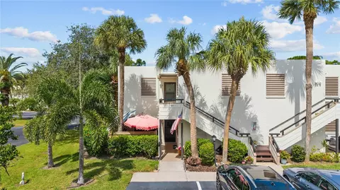 Exterior - 521 Lakeside Dr, Bradenton, FL 34210 photo 4 of 8