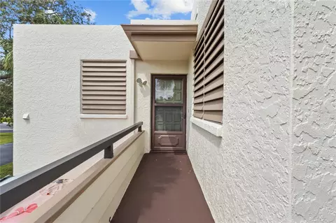 Exterior - 521 Lakeside Dr, Bradenton, FL 34210 photo 7 of 8