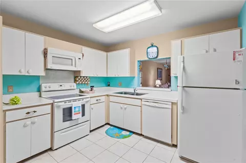 Kitchen - 521 Lakeside Dr, Bradenton, FL 34210 photo 1 of 3