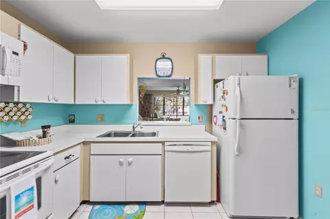 Kitchen - 521 Lakeside Dr, Bradenton, FL 34210 photo 3 of 3