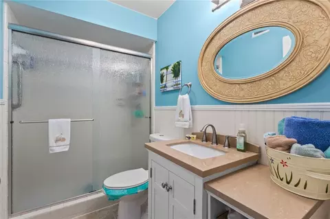 Bath - 521 Lakeside Dr, Bradenton, FL 34210 photo 4 of 4