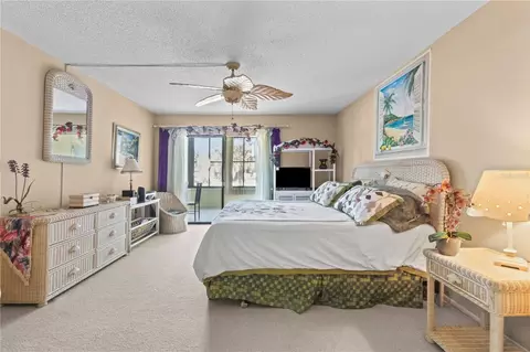 Bedroom - 521 Lakeside Dr, Bradenton, FL 34210 photo 2 of 5