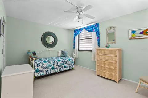Bedroom - 521 Lakeside Dr, Bradenton, FL 34210 photo 4 of 5