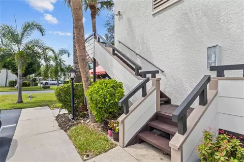 Exterior - 521 Lakeside Dr, Bradenton, FL 34210 photo 8 of 8