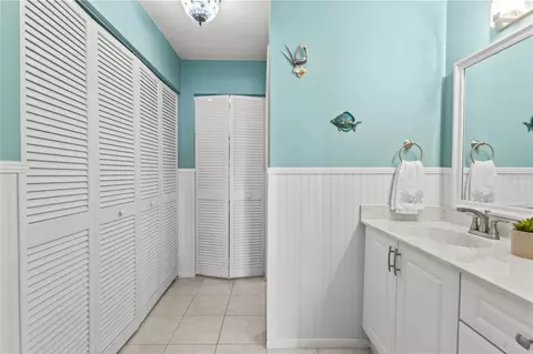 Bath - 521 Lakeside Dr, Bradenton, FL 34210 photo 2 of 4