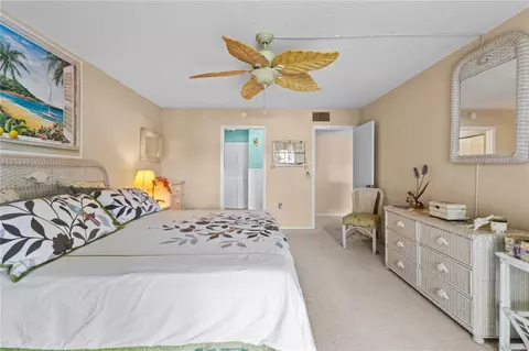 Bedroom - 521 Lakeside Dr, Bradenton, FL 34210 photo 3 of 5