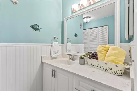 Bath - 521 Lakeside Dr, Bradenton, FL 34210 photo 1 of 4