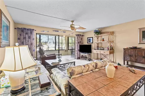 Living - 521 Lakeside Dr, Bradenton, FL 34210 photo 3 of 4