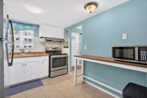 Kitchen - 5853 Palm Ln #B7, Bradenton, FL 34207 photo 1 of 4