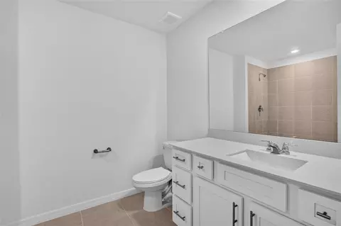Bath - 3514 Ambersweet Xing, Parrish, FL 34219 photo 3 of 3