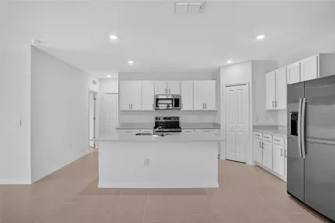 Kitchen - 3514 Ambersweet Xing, Parrish, FL 34219 photo 2 of 2
