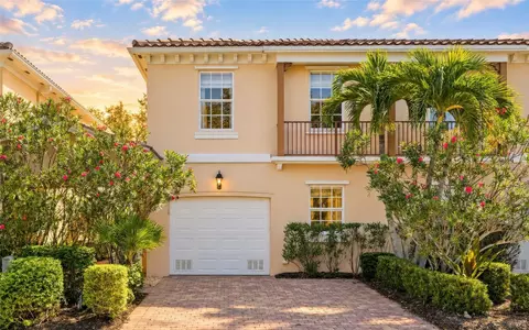 7632 Bergamo Ave, Sarasota, FL 34238
